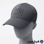 کلاه بیسبالی Miu Miu طوسی تیره با لوگوی همرنگ برجسته