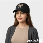 کلاه بیسبالی Miu Miu مشکی با گلدوزی پاپیون طلایی روی سر مدل