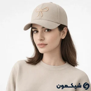 کلاه بیسبالی Miu Miu رنگ کرم با گلدوزی طرح پاپیون روی سر مدل