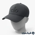 کلاه بیسبالی Alo طوسی با لوگوی گلدوزی‌شده طوسی، نمای سه‌رخ روی مانکن